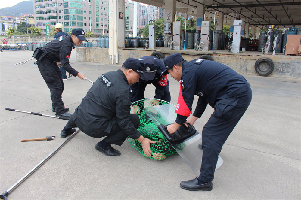 4、特警制服歹徒.JPG